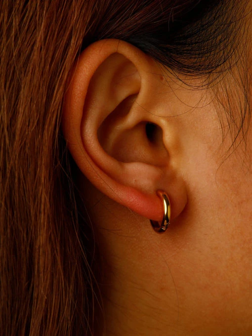 SMOOTH HOOP SMALL OHRRINGE GOLD 8 SMOOTH HOOP SMALL OHRRINGE GOLD – Bild 6